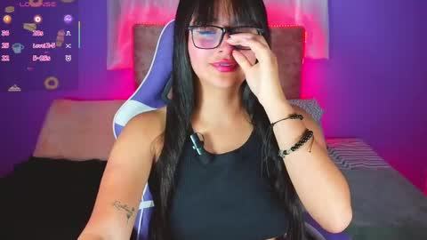 1_scarllet_ online show from April 24, 1:14 pm