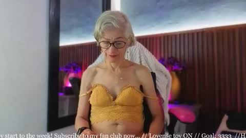 Miss Monserrate online show from February 20, 1:34 pm