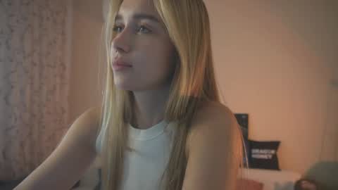 Elley  online show from March 3, 8:54 am