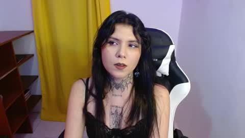 erika online show from October 25, 1:46 am