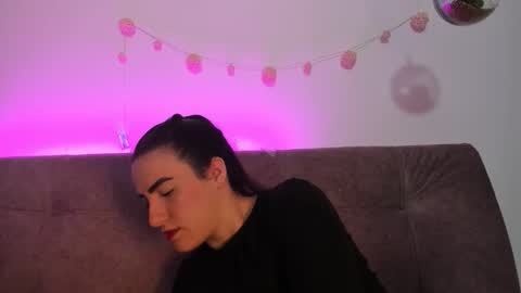 milu online show from October 6, 11:49 am