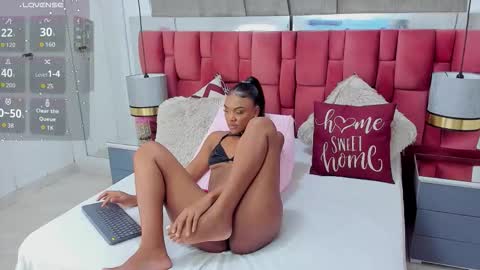 Snapshot of _adarose_ chatting on October 25, 11:22 pm _adarose_ online show from October 25, 11:22 pm