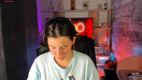 Snapshot of _agathaargent chatting on January 27, 9:33 pm Agatha online show from January 27, 9:33 pm