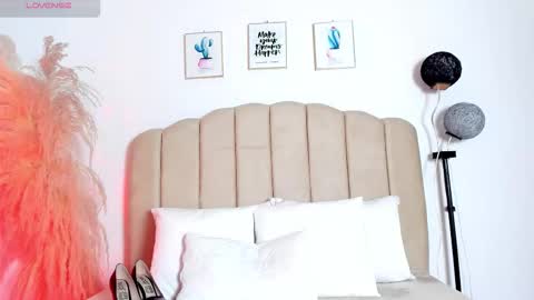 _aithanaa_ online show from November 18, 7:59 pm