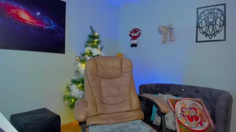 Snapshot of _alicelewis chatting on December 21, 11:44 am Alice online show from December 21, 11:44 am
