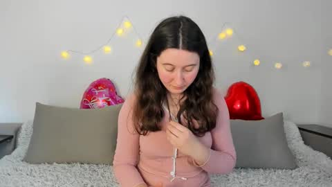 Anna online show from April 6, 1:56 pm