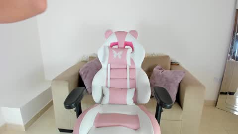    online show from February 1, 1:09 pm