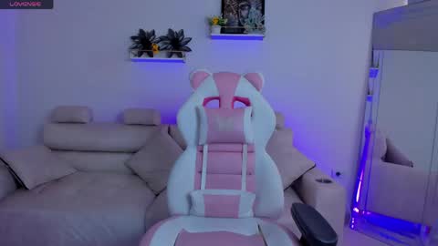    online show from May 30, 1:53 pm