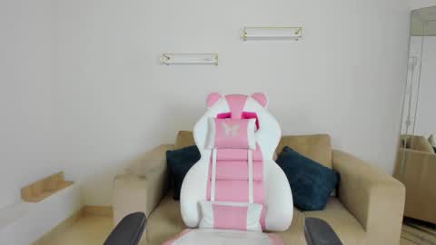    online show from February 3, 12:21 pm