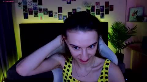 _ash_leyy_ online show from December 2, 5:09 am