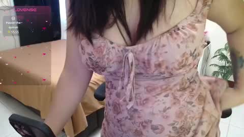 Snapshot of _ashley27 chatting on October 19, 4:36 am Angie online show from October 19, 4:36 am