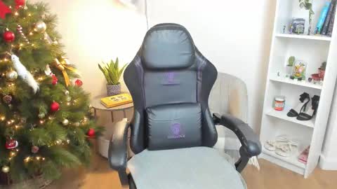 Bella Evans online show from December 20, 7:12 am