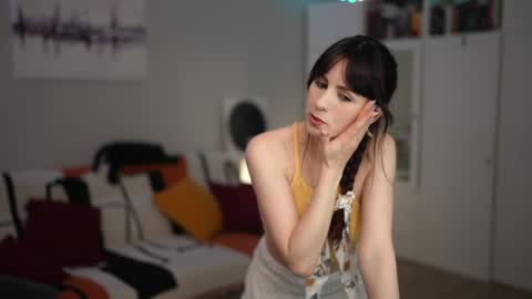 Lili online show from November 5, 11:48 am