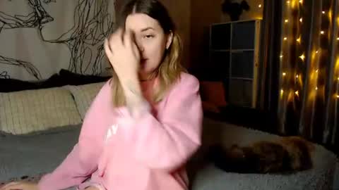 Elizabeth online show from July 25, 9:44 pm