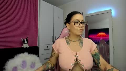 Snapshot of _bonnieray chatting on March 6, 12:21 am Bonnie online show from March 6, 12:21 am