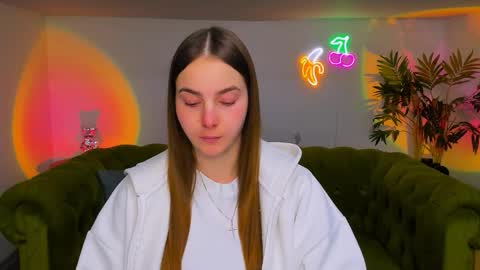 Erika online show from December 3, 1:35 pm