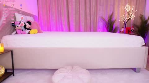 Just Dia online show from April 8, 6:32 pm