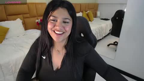 Snapshot of _dulcinea_1 chatting on February 12, 9:33 pm Dulcinea online show from February 12, 9:33 pm