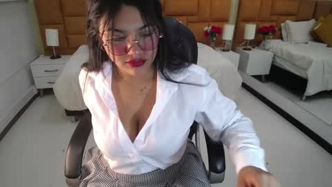 Snapshot of _dulcinea_1 chatting on February 11, 11:20 am Dulcinea online show from February 11, 11:20 am
