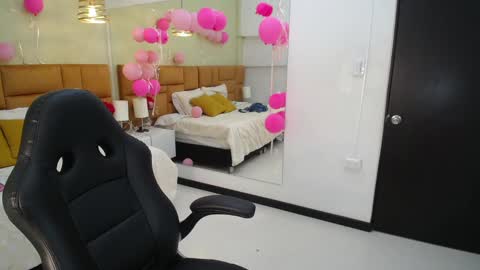 Snapshot of _dulcinea_1 chatting on February 9, 11:47 am Dulcinea online show from February 9, 11:47 am