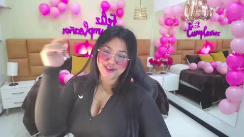 Snapshot of _dulcinea_1 chatting on February 4, 11:38 am Dulcinea online show from February 4, 11:38 am
