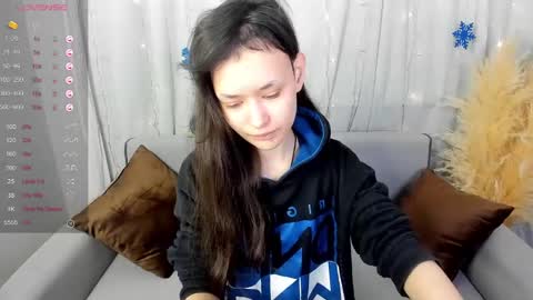 _emily__strike_ online show from December 26, 9:33 am