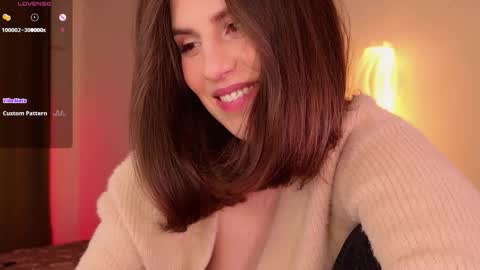 _esmeraldiyaa_ online show from January 8, 10:03 pm