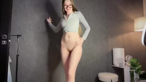 Eva White online show from July 17, 9:29 pm