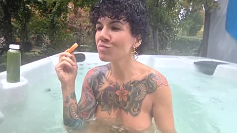 Snapshot of _frankie_rivers chatting on October 26, 6:25 pm Frankie Rivers allmylinks  online show from October 26, 6:25 pm