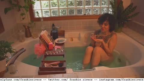 Snapshot of _frankie_rivers chatting on February 16, 12:43 am Frankie Rivers allmylinks  online show from February 16, 12:43 am