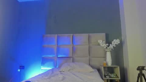 Frida online show from November 3, 1:04 pm