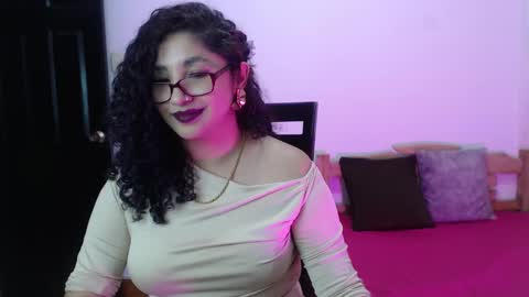 Gia Independent model online show from November 6, 12:05 am