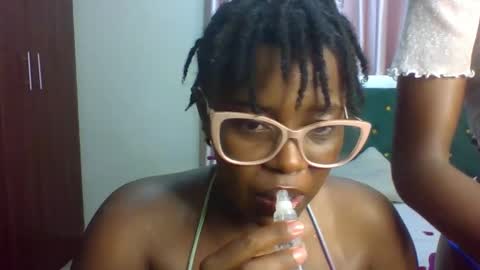 _honey_bloom online show from February 16, 8:47 am