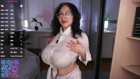 Emily online show from April 6, 5:14 pm