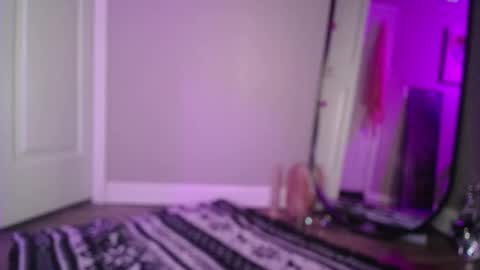 Snapshot of _ittybitty chatting on September 22, 8:24 am  ittybitty online show from September 22, 8:24 am