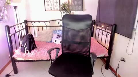 Snapshot of _ivanna11_ chatting on December 4, 1:25 am Ivanna online show from December 4, 1:25 am