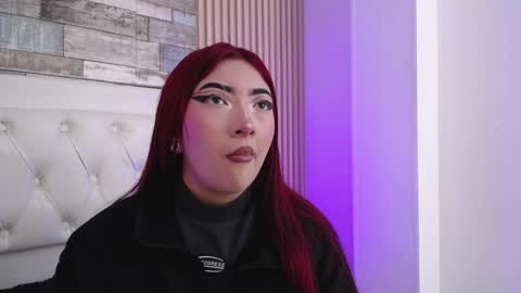 Snapshot of _johana18 chatting on January 4, 1:31 pm Mia online show from January 4, 1:31 pm