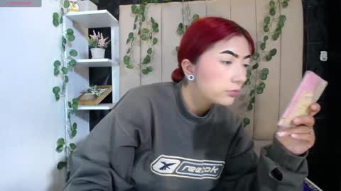 Snapshot of _johana18 chatting on February 5, 1:22 pm Mia online show from February 5, 1:22 pm
