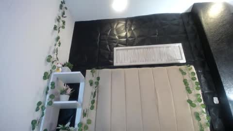 Snapshot of _johana18 chatting on March 4, 1:28 pm Mia online show from March 4, 1:28 pm