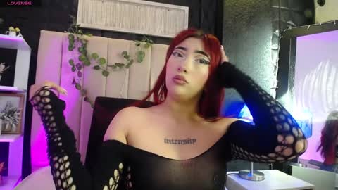Snapshot of _johana18 chatting on December 21, 1:42 pm Mia online show from December 21, 1:42 pm