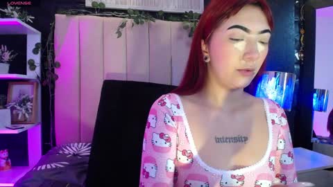 Snapshot of _johana18 chatting on December 17, 1:49 pm Mia online show from December 17, 1:49 pm