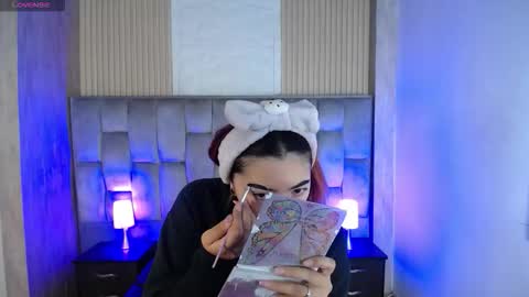 Mia online show from November 3, 2:10 pm