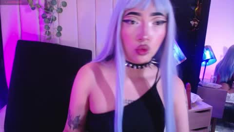 Snapshot of _johana18 chatting on December 20, 2:05 pm Mia online show from December 20, 2:05 pm