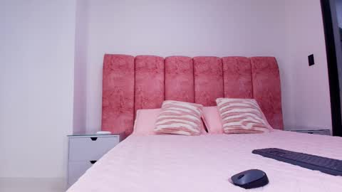 Kendall online show from December 15, 11:59 am