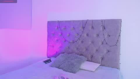 _kimtorres_ online show from March 9, 7:34 am