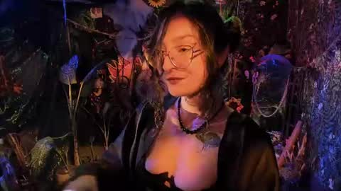 Lady Luna online show from June 29, 11:15 pm