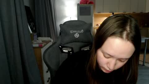 _lalune_ online show from April 5, 4:17 pm