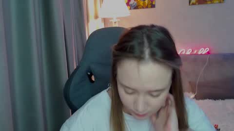 _lalune_ online show from February 21, 4:48 pm