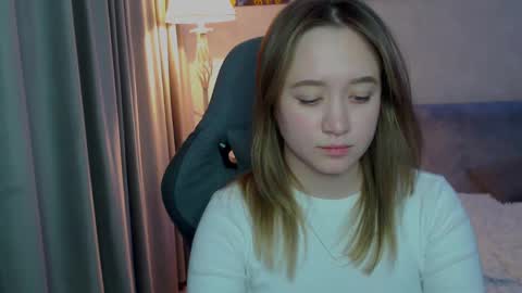 _lalune_ online show from February 20, 8:36 pm