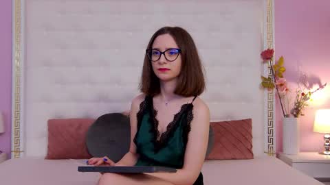 Lena Paul online show from February 4, 5:21 am